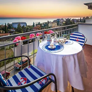 In With House Sea View Apartman
